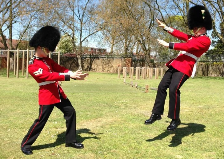 How They Relieve Themselves on Duty and 7 More Facts the Queen’s Guards Shared About Their Job